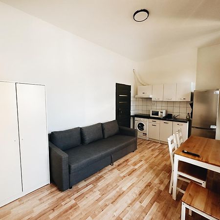 Crimson Charm Appartement Praag Buitenkant foto