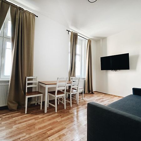 Crimson Charm Appartement Praag Buitenkant foto
